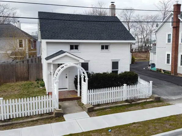 119 Sweezy Ave, Riverhead, NY 11901