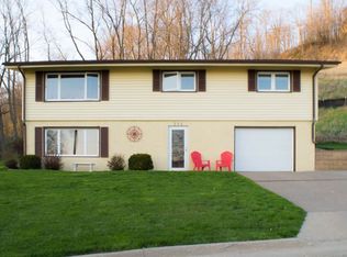 111 Brinker Ct, Bellevue, IA 52031