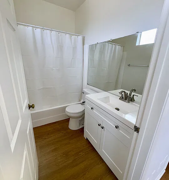 1221 Seward St #101 — Photo 8