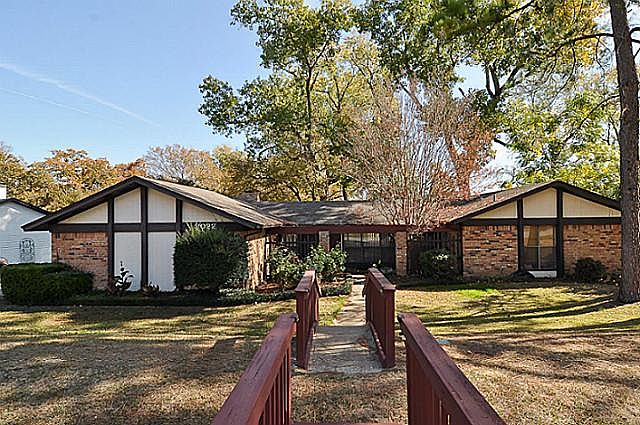 1st image of 3022 Lakeview Dr