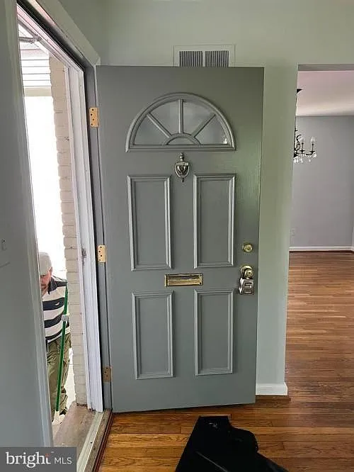 4 bed, 1879 sqft, $4,500 — Photo 2