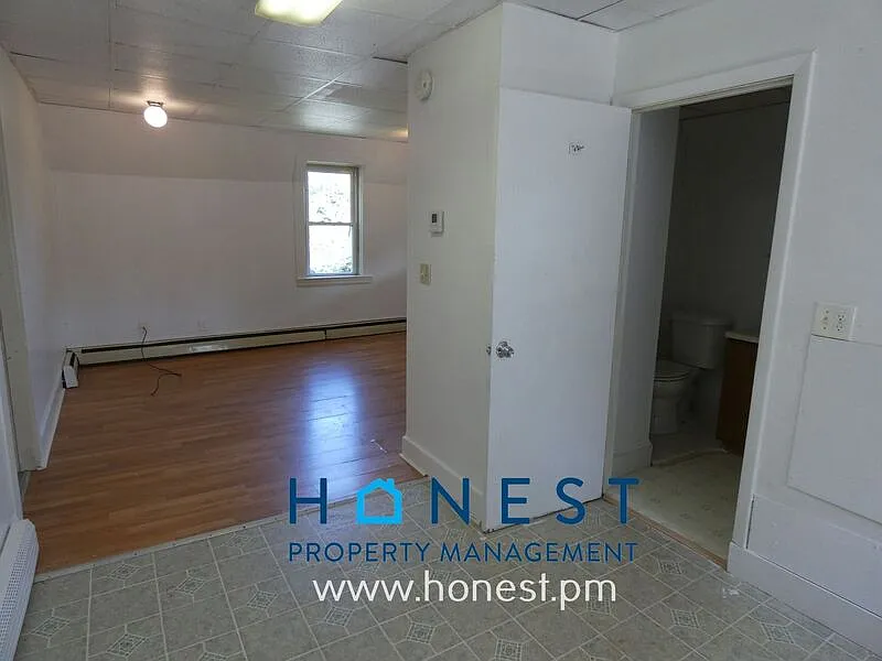 2 bed, 1.0 bath, $1,200 — Photo 3