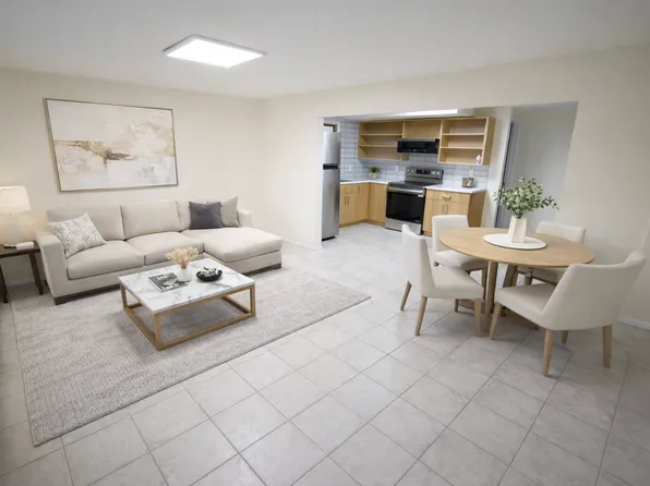 46 Green St #C, Huntington, NY 11743