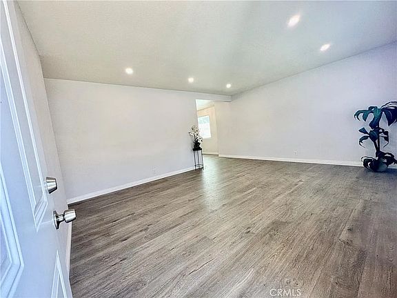4th image of 3067 Pacific Ave