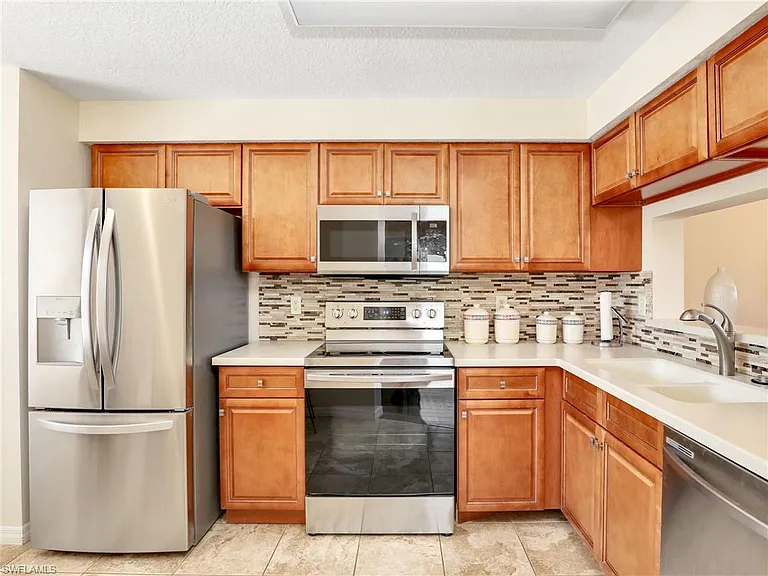6670 Huntington Lakes Cir #104 — Photo 3