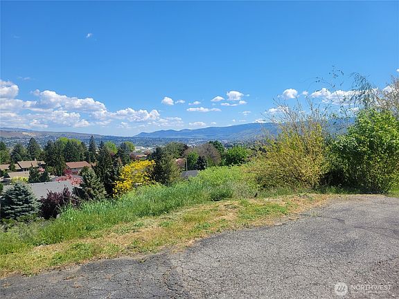 2nd image of 1823 North Road
