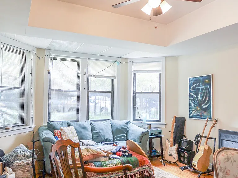 4628 N Wolcott Ave — Photo 1
