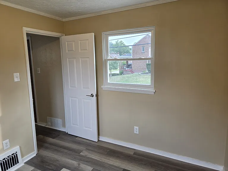 5272 Fieldcrest Dr — Photo 9