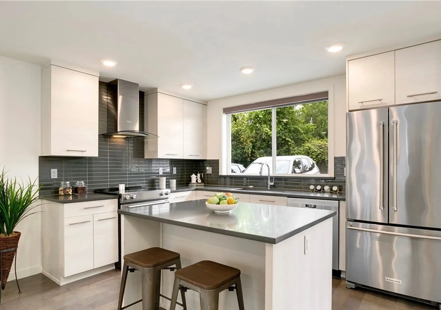 Spacious 4-Bedroom, 3-Bathroom Townhome in West Seattle — Photo 1
