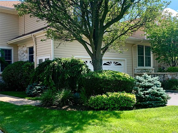 2nd image of 303 Baltustrol Cir