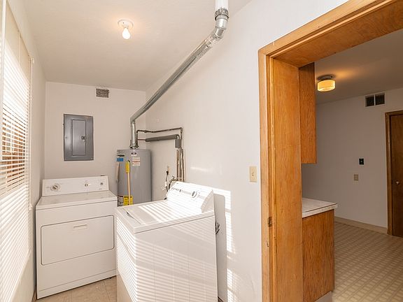 5th image of 712 E McCarty St APT 3