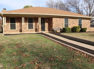 732 Parkview Dr, Burleson, TX 76028