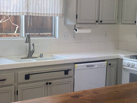 3rd image of 12067 Goldoak Ct