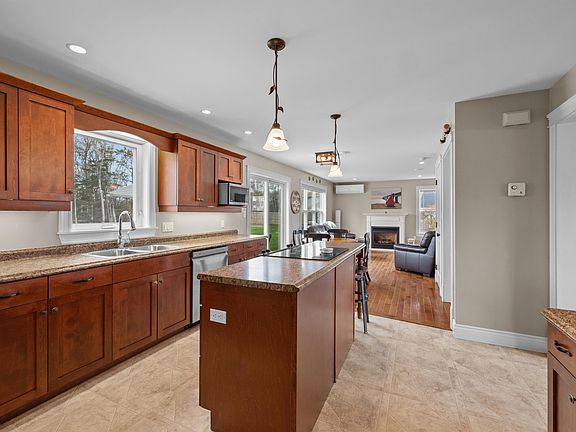 4th image of 233 Mountain Ave