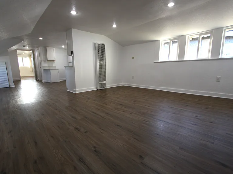 335 1/2 N Avenue 53 — Photo 15