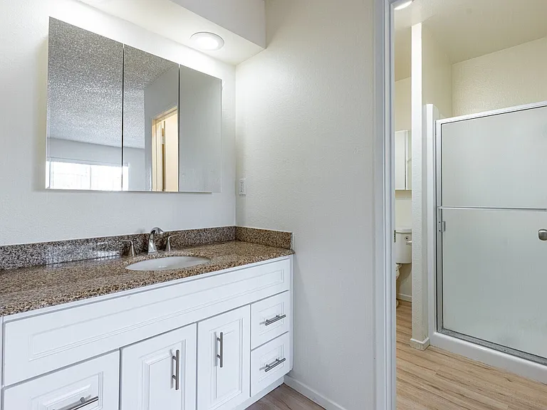 Harmony Court Apartments — Photo 23