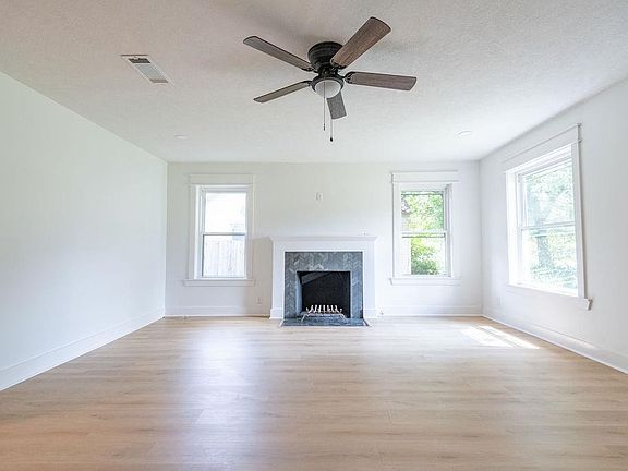 4th image of 2101 Briarcliff Dr