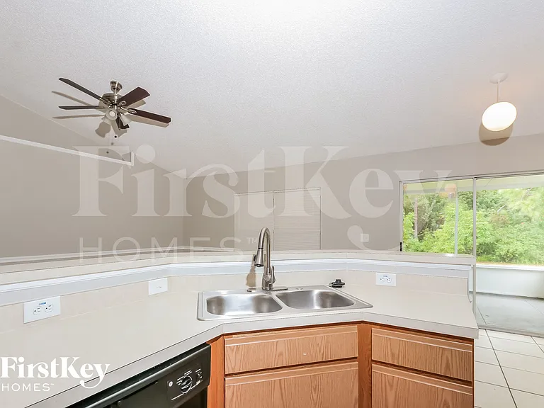 2998 SW Vittorio St — Photo 7