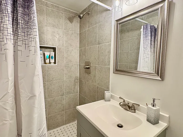305 Collins Ave — Photo 9