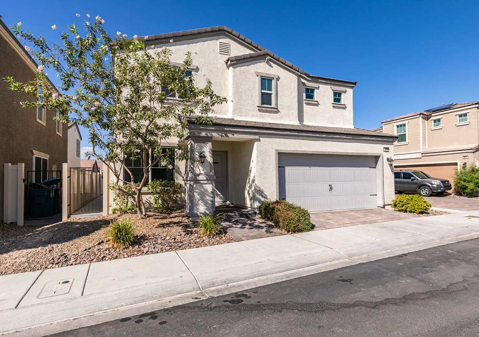 3-bedroom home featuring granite countertops, stainless steel appliances, and a covered backyard ... — Photo 3