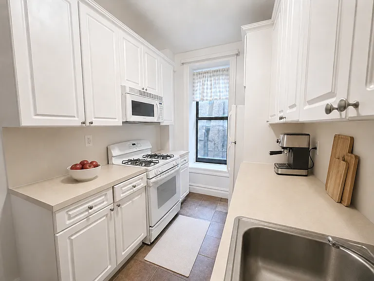 515 W 122nd St #4 — Photo 3