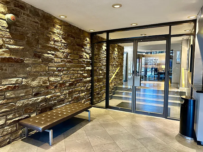 1 E University Pkwy #906 — Photo 3