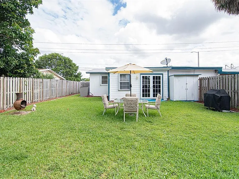 6872 SW 15th St — Photo 12
