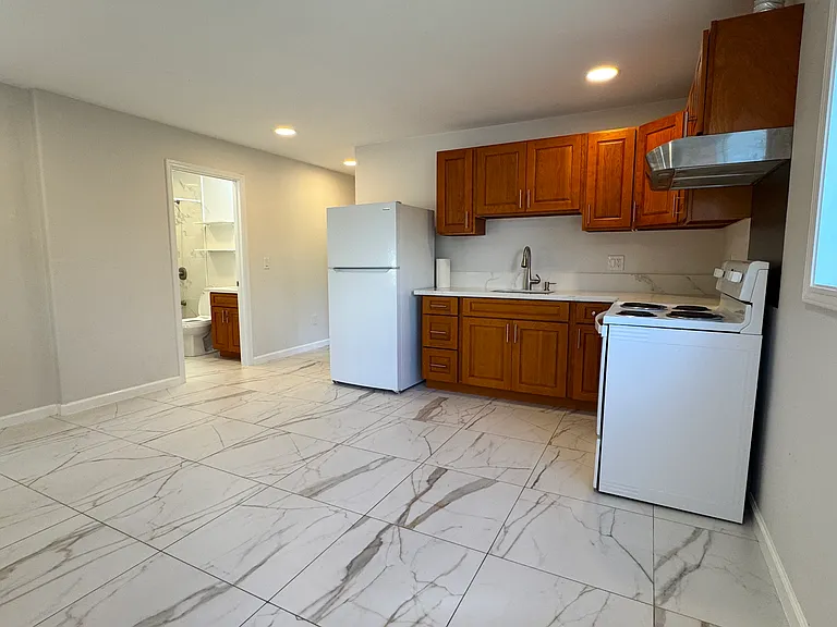 1959 California Ave #1 — Photo 2