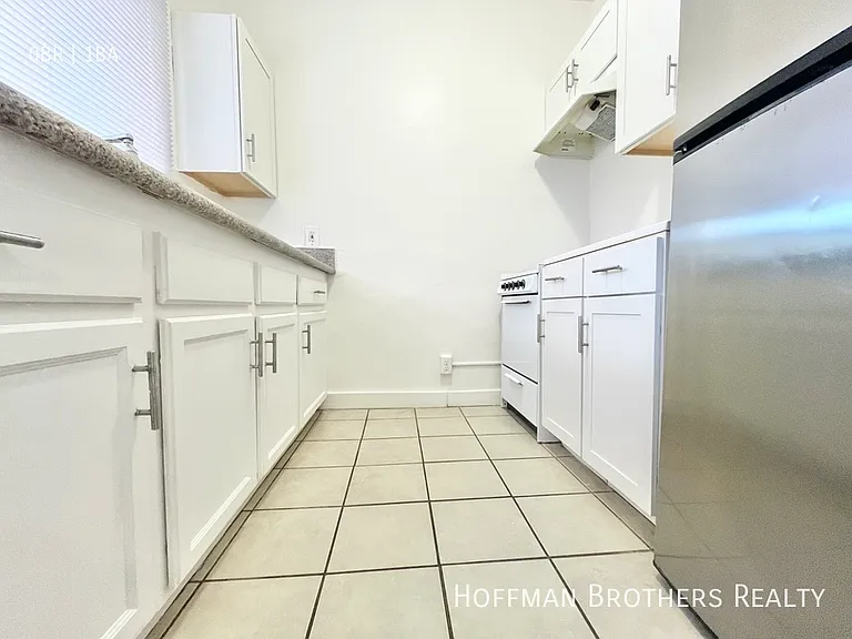 1735 N Gramercy Pl #211 — Photo 2