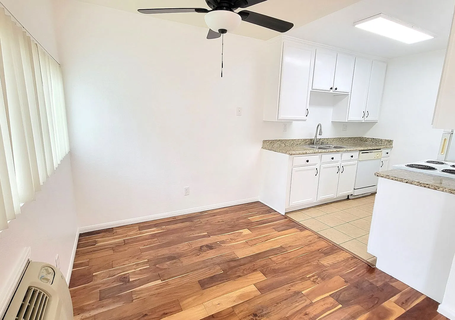 2 Bed / 1.5 Bath Downstairs Corner Condo at Blossom Walk — Photo 4