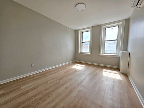 4th image of 733 Metropolitan Ave APT 3