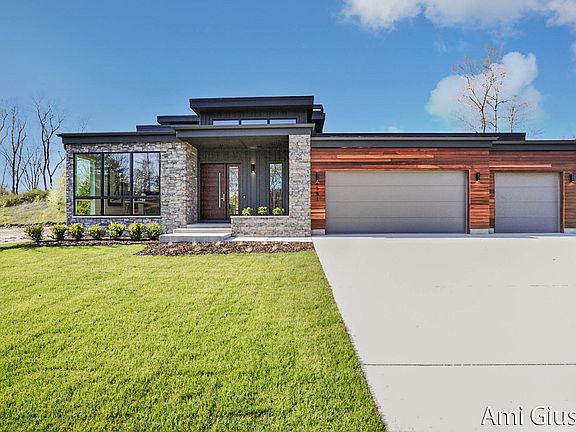 2nd image of 6551 Round Hill Ct SE