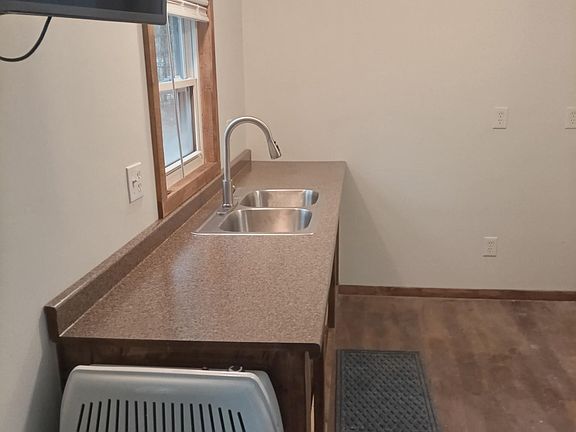 4th image of 679 Donaldson St