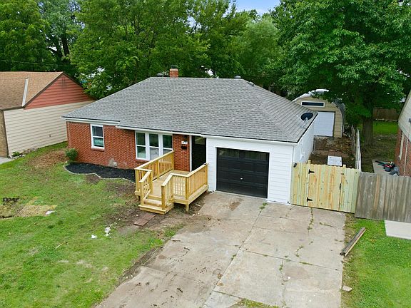 3rd image of 1833 S Parkwood Ln