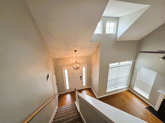 4th image of 4213 Longfellow Dr