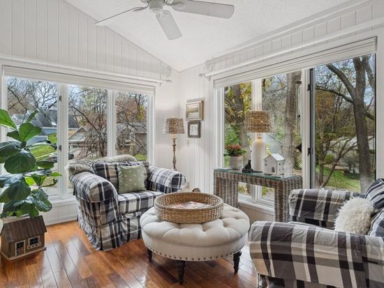 9512 Creekwood Dr, Eden Prairie, MN 55347