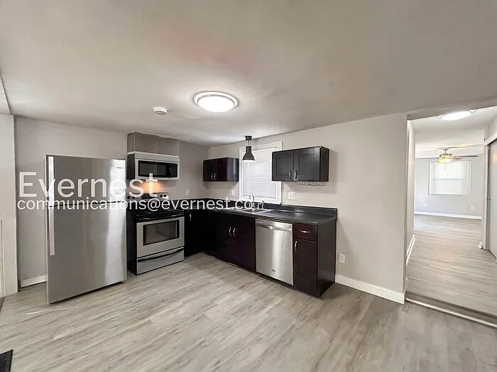 3 bed, 2.0 bath, 1200 sqft, $1,695 — Photo 4