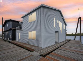 34321 Johnsons Landing Rd #B6, Scappoose, OR 97056