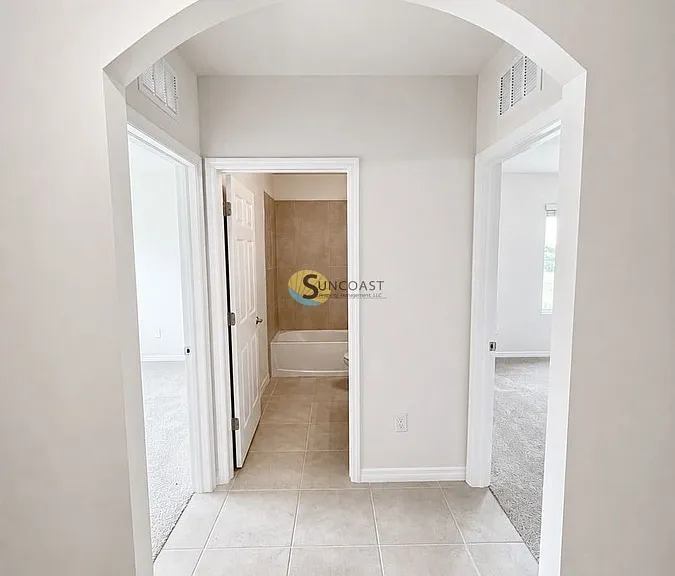 2518 NE 6th Pl — Photo 5