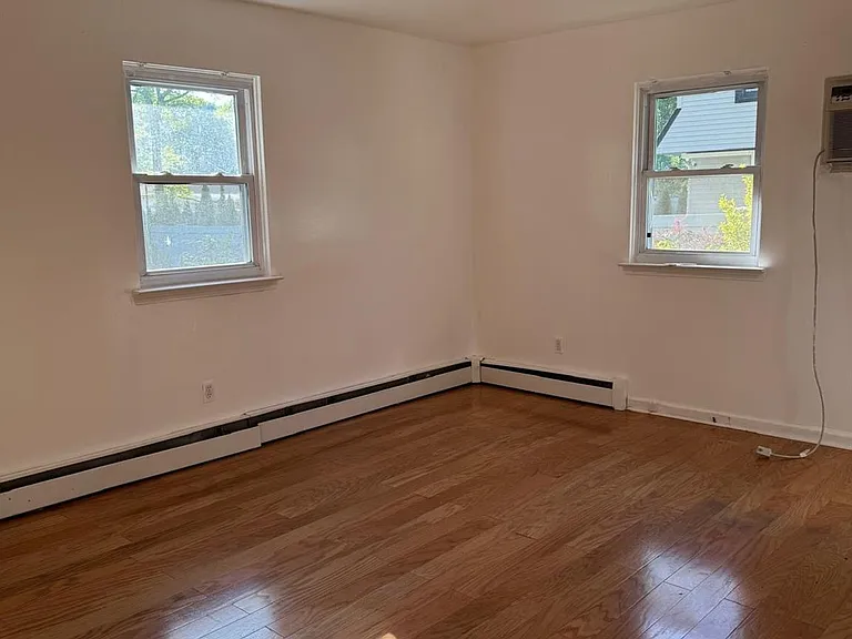 35 Auborn Ave — Photo 5