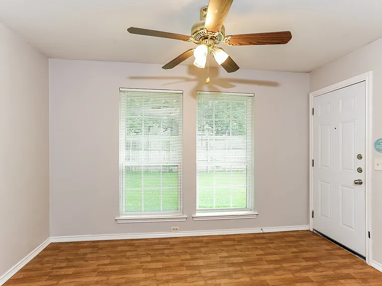 704 Brookhaven Dr — Photo 6