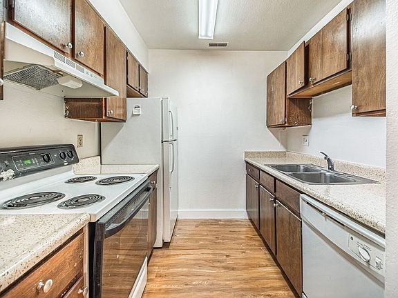 4th image of 1765 Zebulon Dr #D
