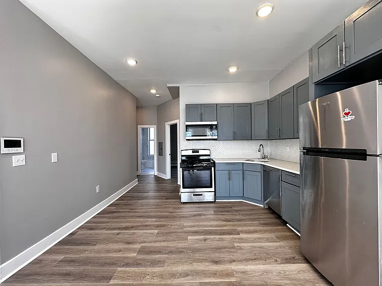 372 Forrest St #2E — Photo 2