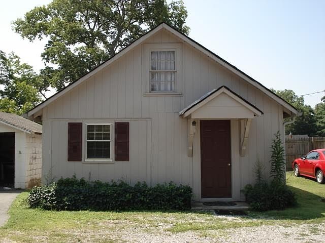 2nd image of 112 Villa St