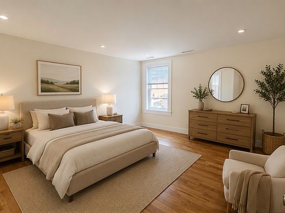 2nd image of 526 Chapel St #B