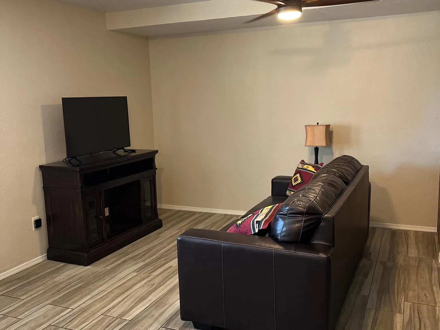 212 W Hadley Ave — Photo 4