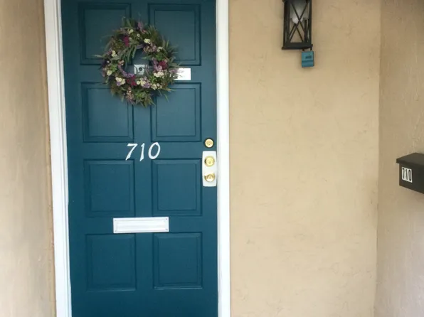 710 Oaks Field Rd, Jacksonville, FL 32211