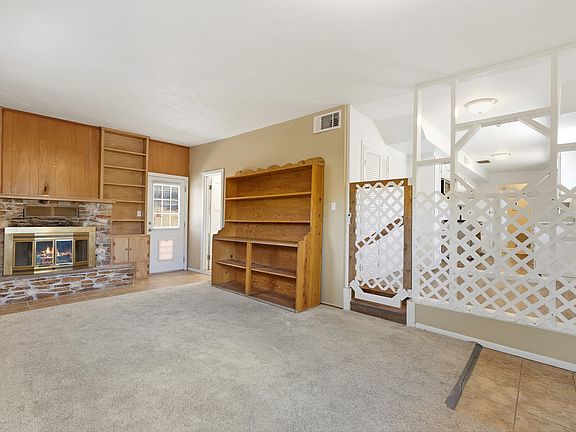 5th image of 3682 Villa St