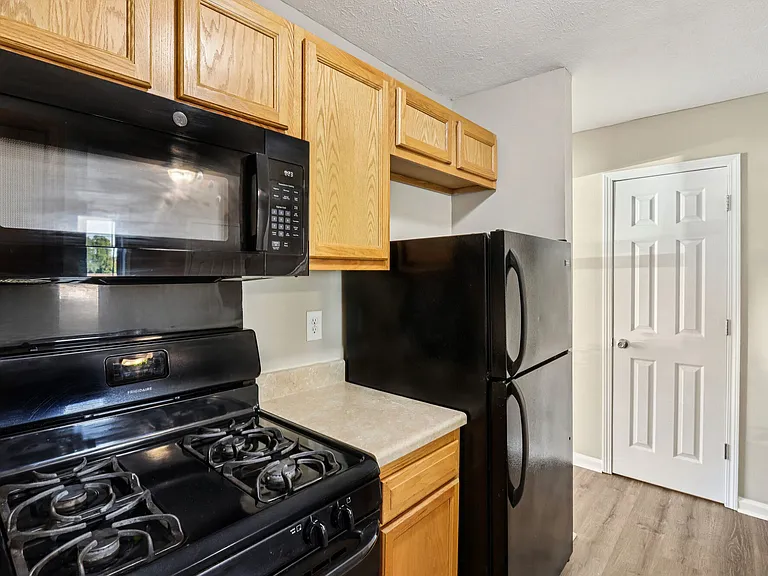 Fox Pointe Apartments — Photo 4