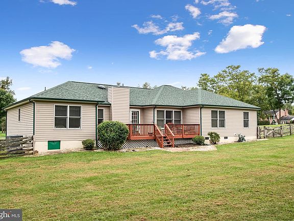 5th image of 722 Acorn Cir